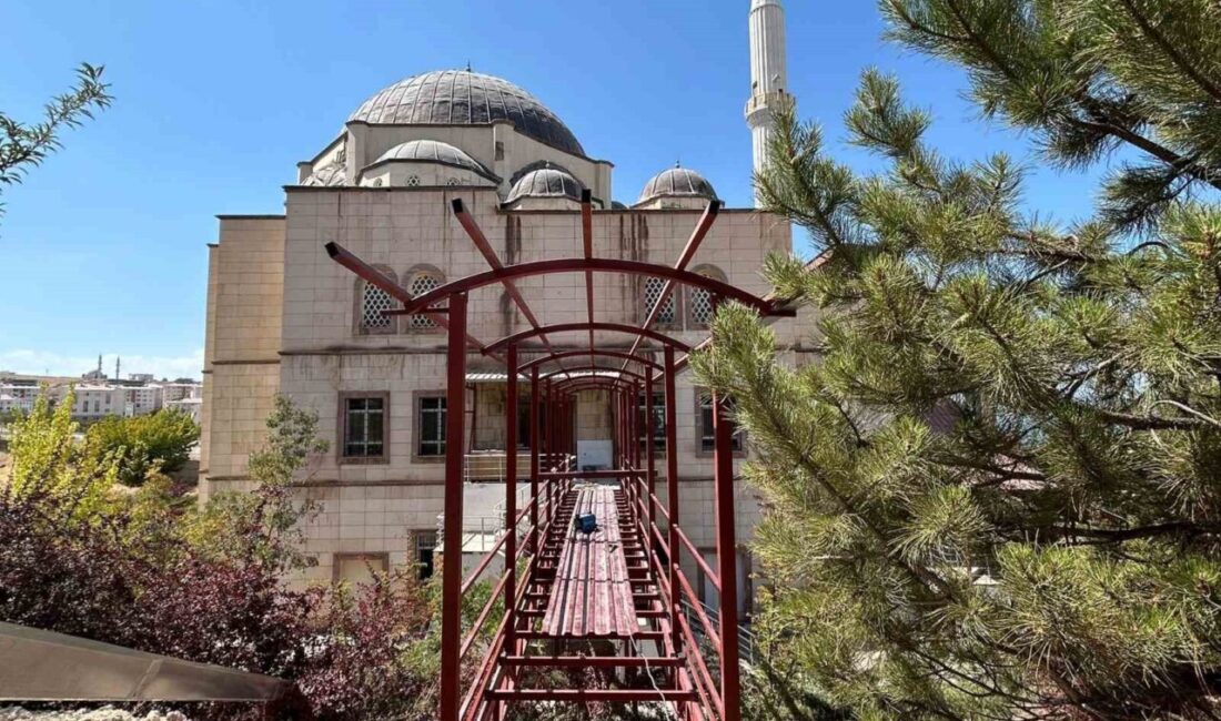 Van’ın Edremit ilçesinde yer alan Müftü Azmi Efendi Camii’nde yapılan