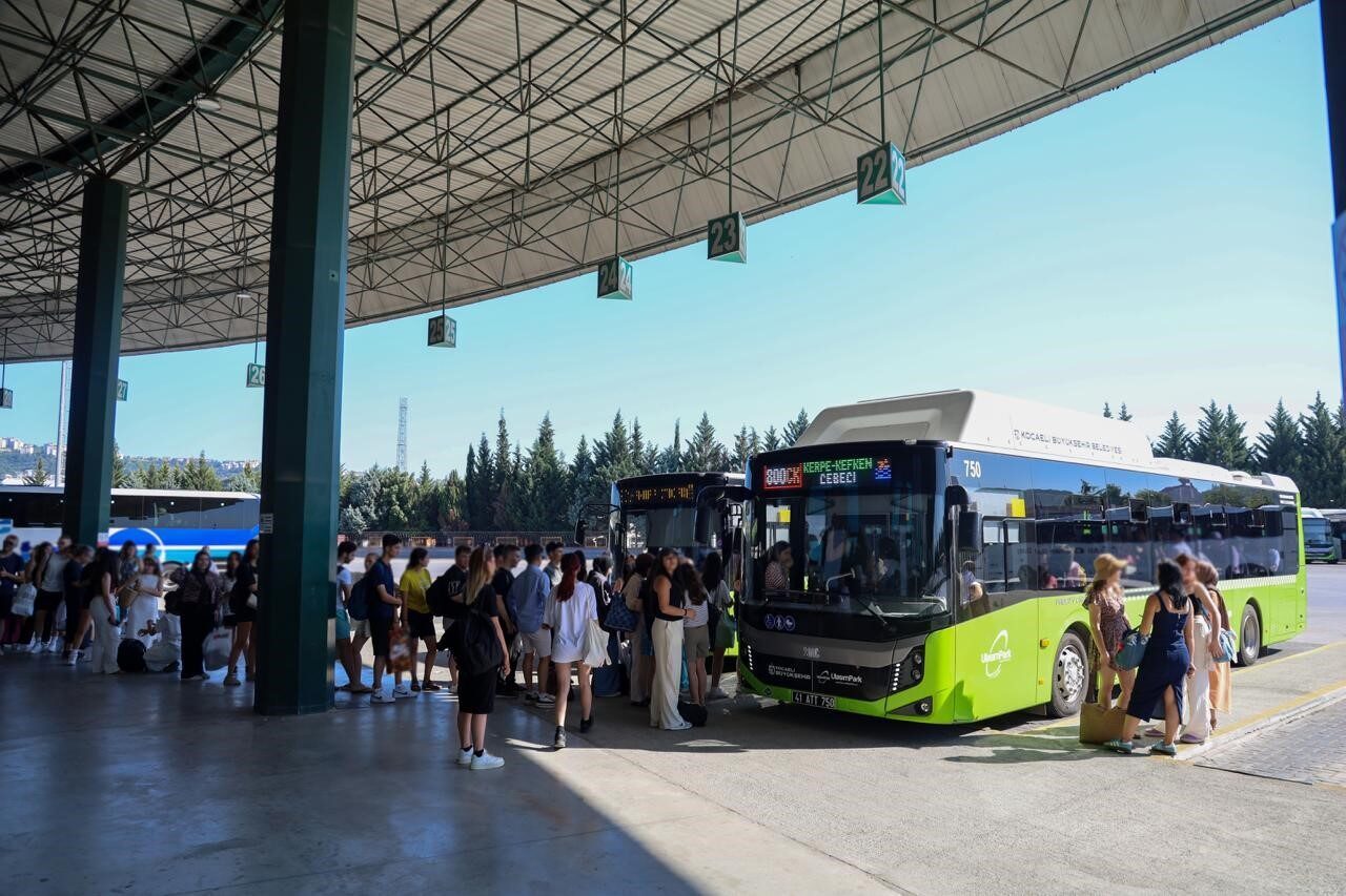 Kocaeli Büyükşehir Belediyesi, yaz sezonunda hizmet veren “800CK” kodlu otobüs