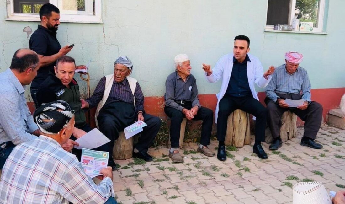 Hakkari’nin Yüksekova ilçesi Örnek köyünde şarbon bilgilendirme çalışması yapıldı. Yüksekova