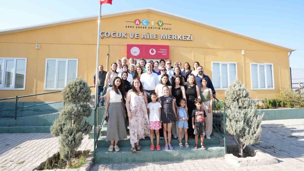 Deprem bölgesindeki çalışmalarıyla ekonomik ve sosyal hayatın desteklenmesine katkı veren