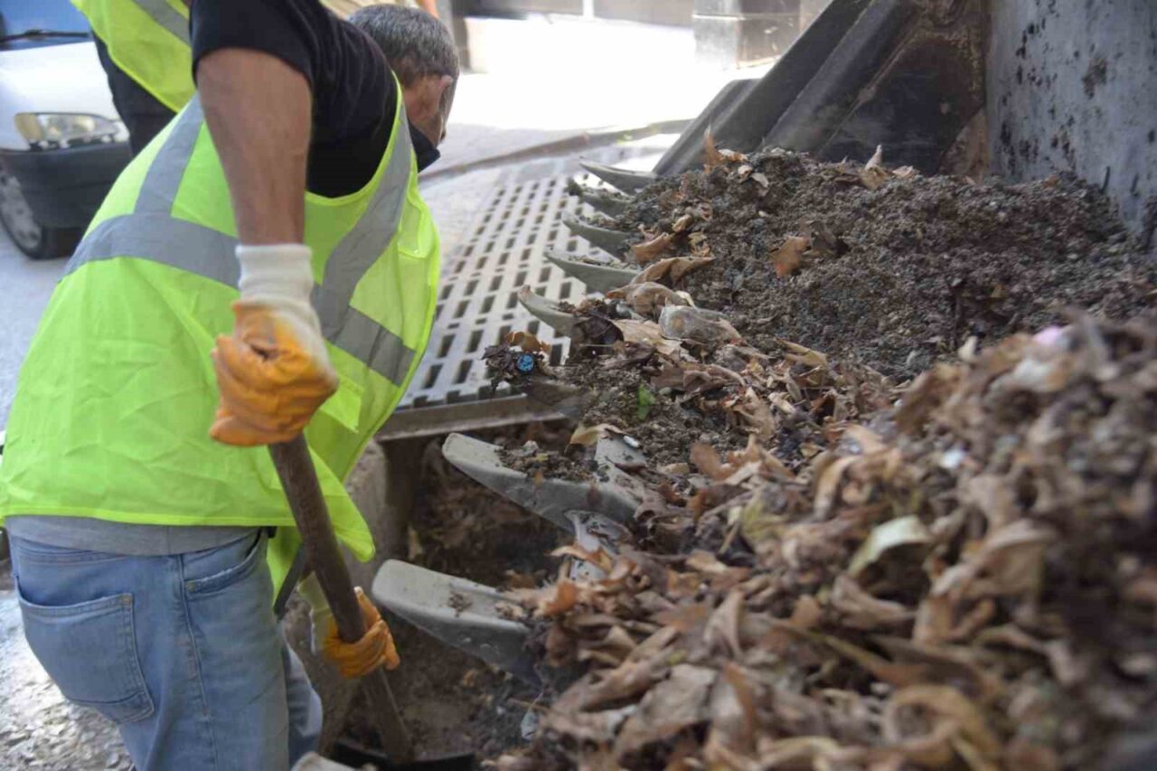 Bilecik Belediyesi Fen İşleri Müdürlüğü ekipleri faaliyetleri kapsamında şehirdeki birçok