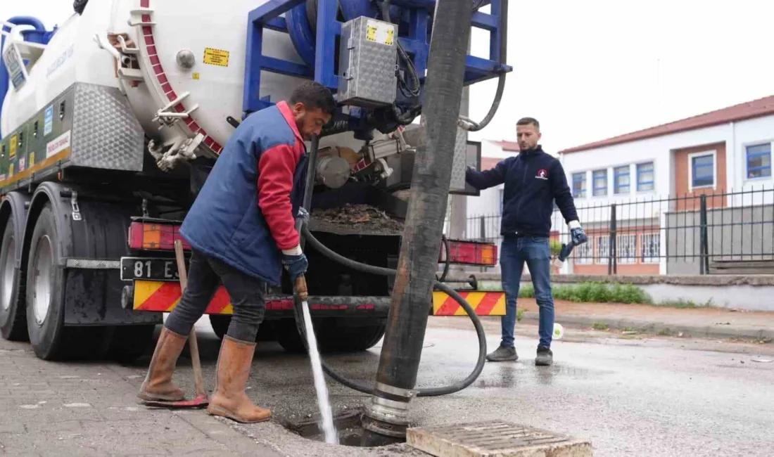 Düzce Belediyesi, mevsimsel değişiklikler doğrultusunda şehir genelindeki saha çalışmalarını hızlandırdı.