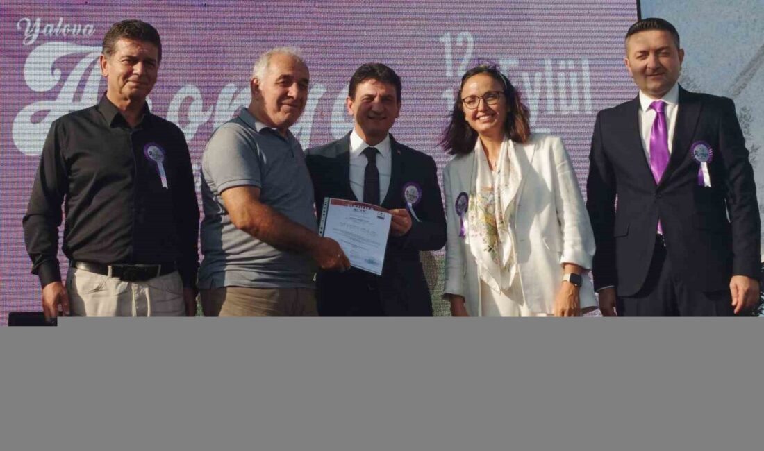 Yalova’nın coğrafi işaretli meyvesi olan aronyanın bu yıl ikincisi düzenlenen