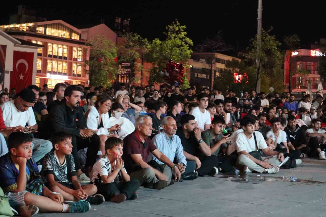 Yalova’da A Milli Kadın Voleybol Takımı’nın Dünya Şampiyonası final heyecanı
