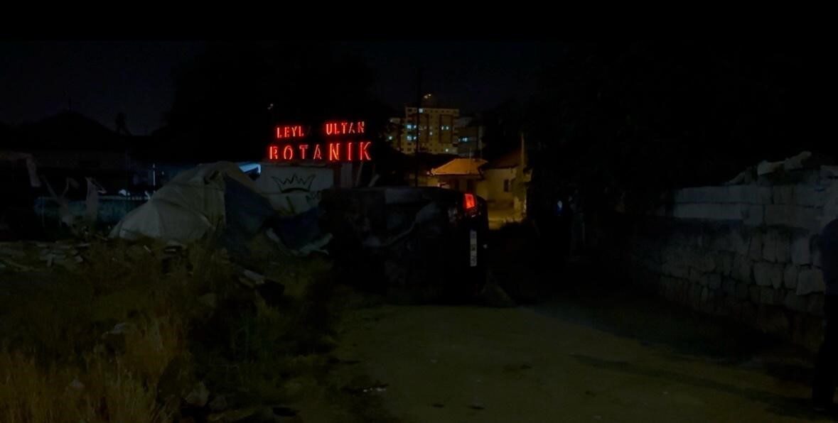 Kayseri’nin Kocasinan ilçesinde ara sokakta kaza yapan sürücü yan yatan