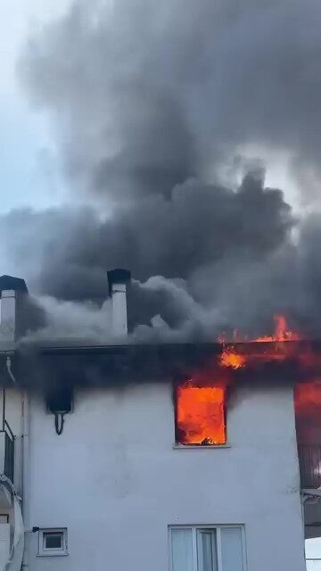 Denizli’de evlerinde çıkan yangından çocuklarını kurtarmak isteyen kadın vücudunun çeşitli