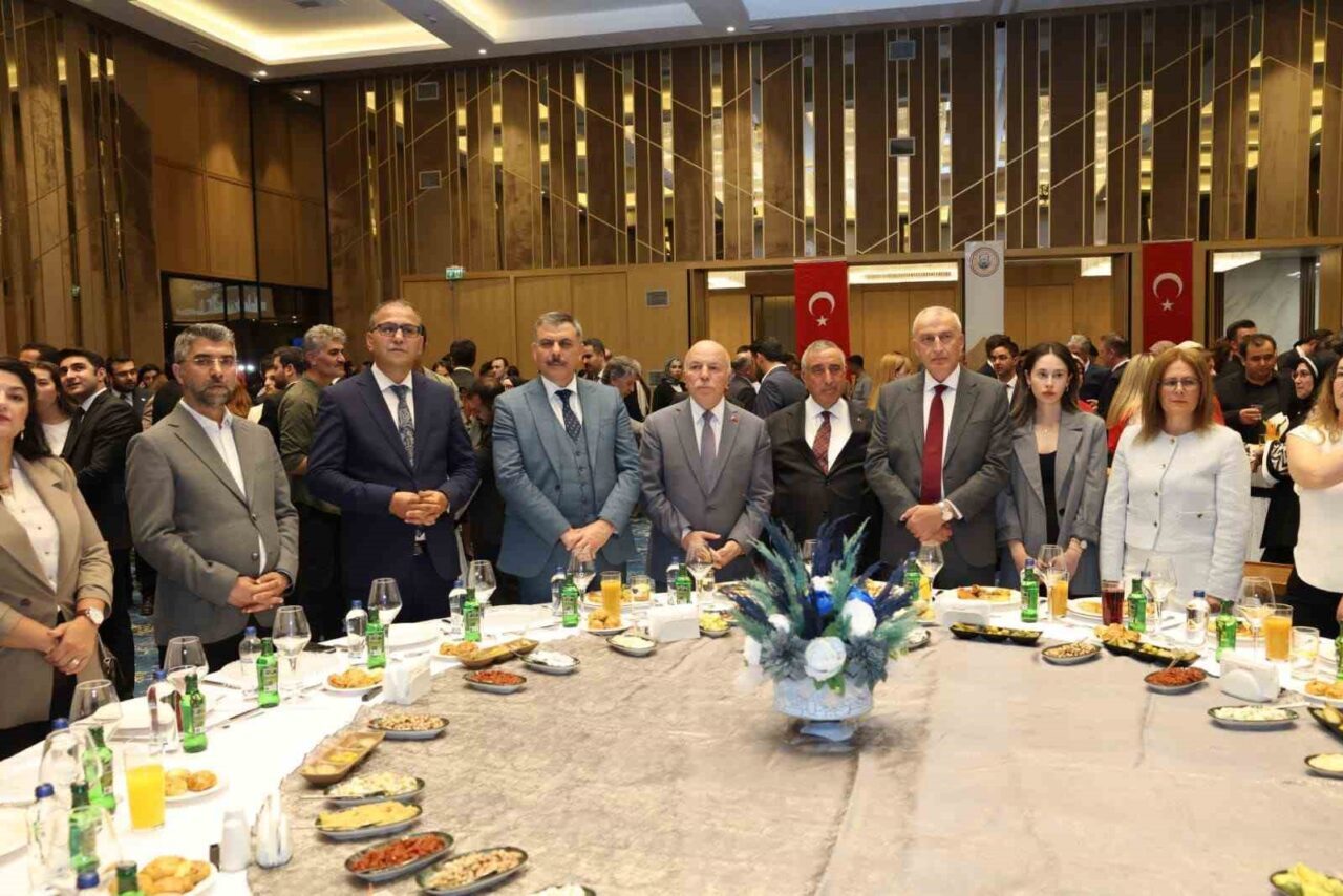 2025-2026 adli yılı açılış resepsiyonunda konuşan Erzurum Baro Başkanı Avukat