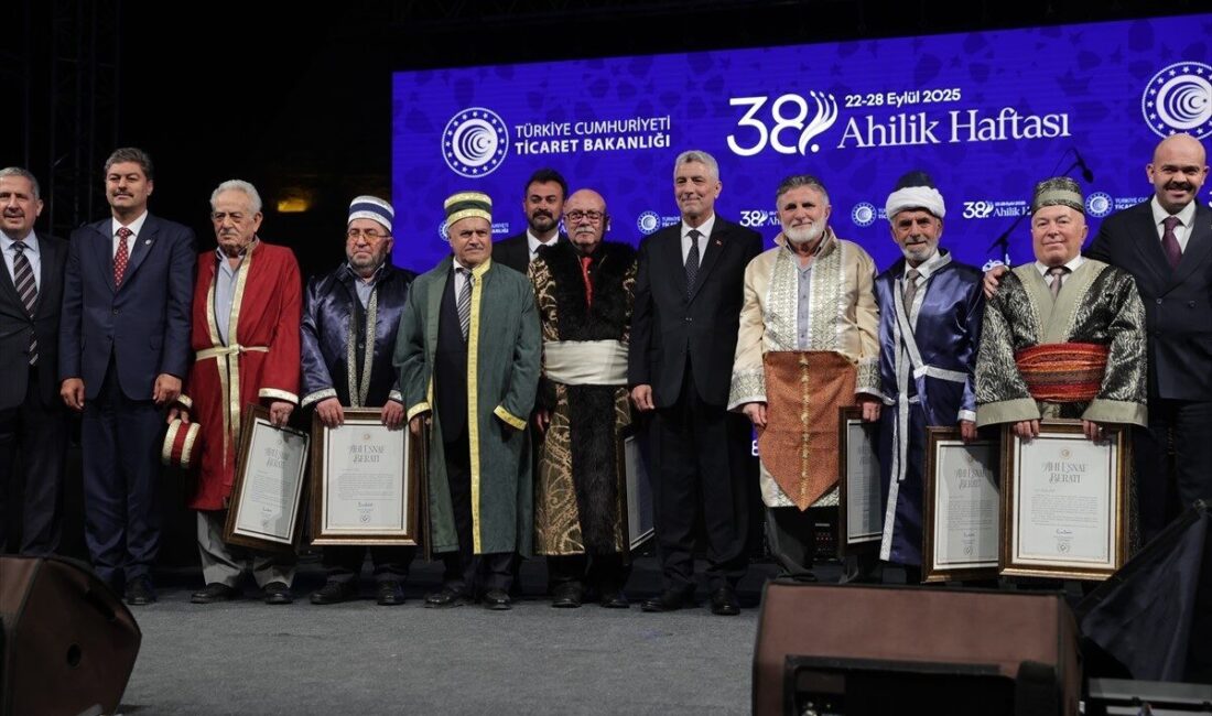 Sakarya’da yarım asrı aşkın süredir el yapımı ot süpürge üreten