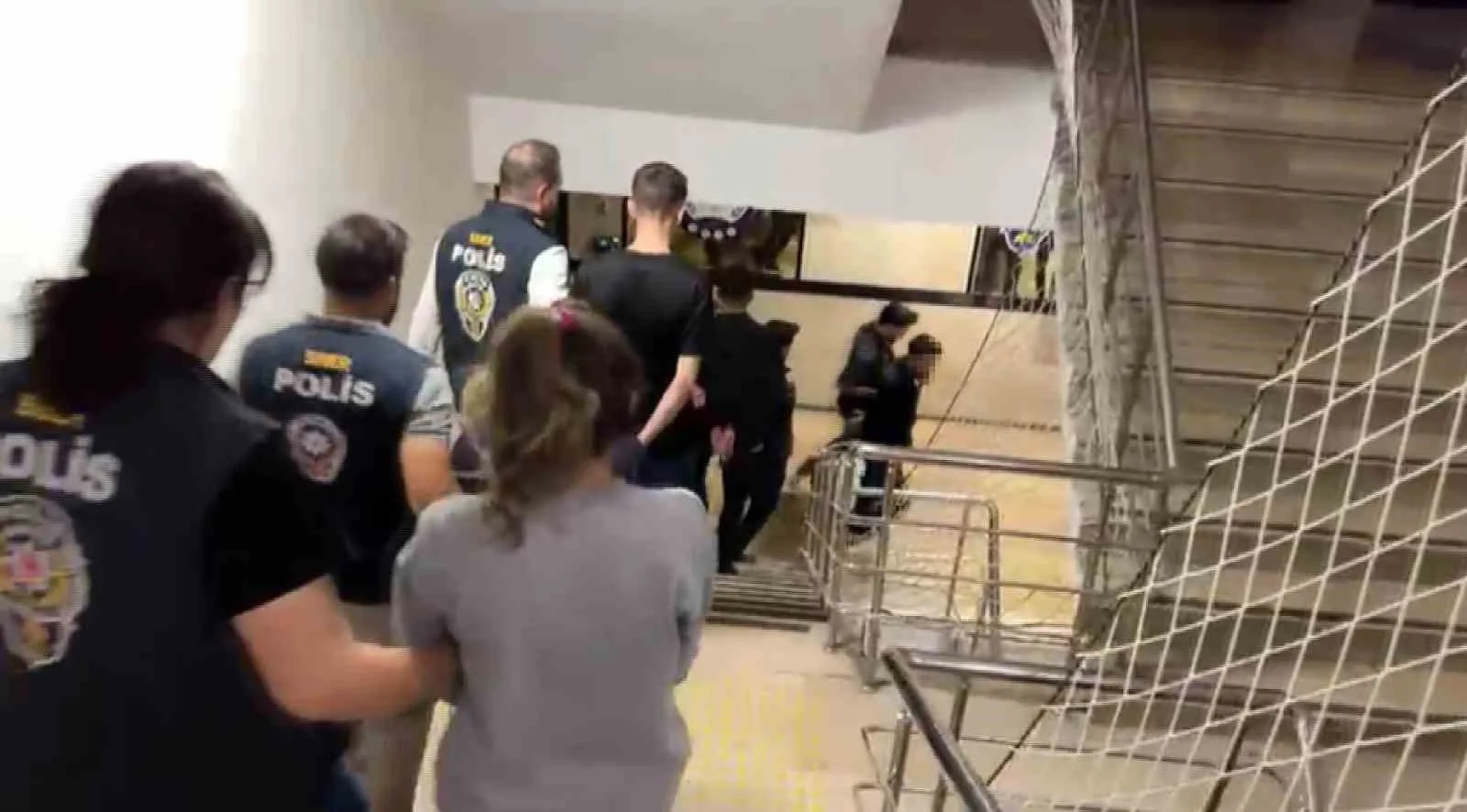 Kayseri’de polis ekipleri tarafından yapılan çalışmalarda banka hesaplarının çevrimiçi yasadışı