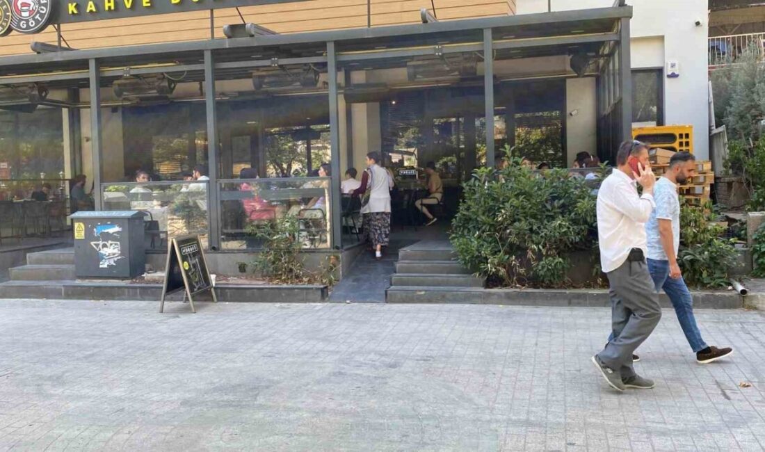 Eskişehir’de dilenciler, iddialara göre “fal bakacağım” diyerek vatandaşlardan para topluyorlar.