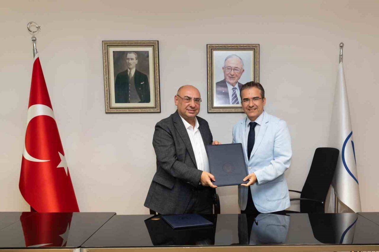 Yaşar Üniversitesi ile İzmir Doğalgaz arasında imzalanan protokol kapsamında karşılıklı