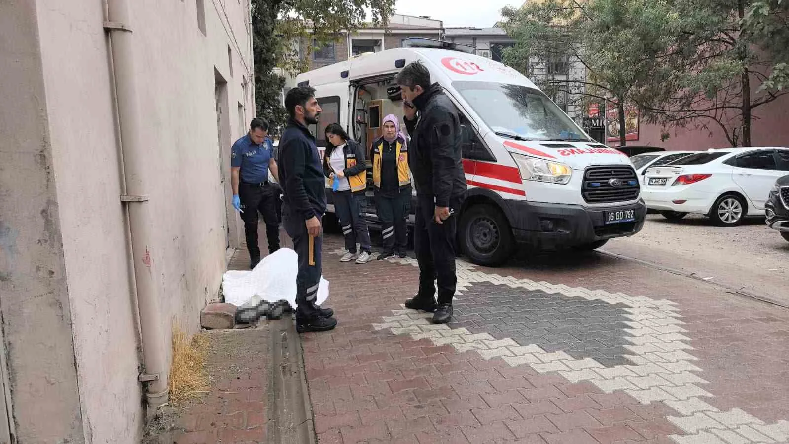 Bursa’nın İnegöl ilçesinde yaşlı adam sokakta ölü bulundu. Olay, saat