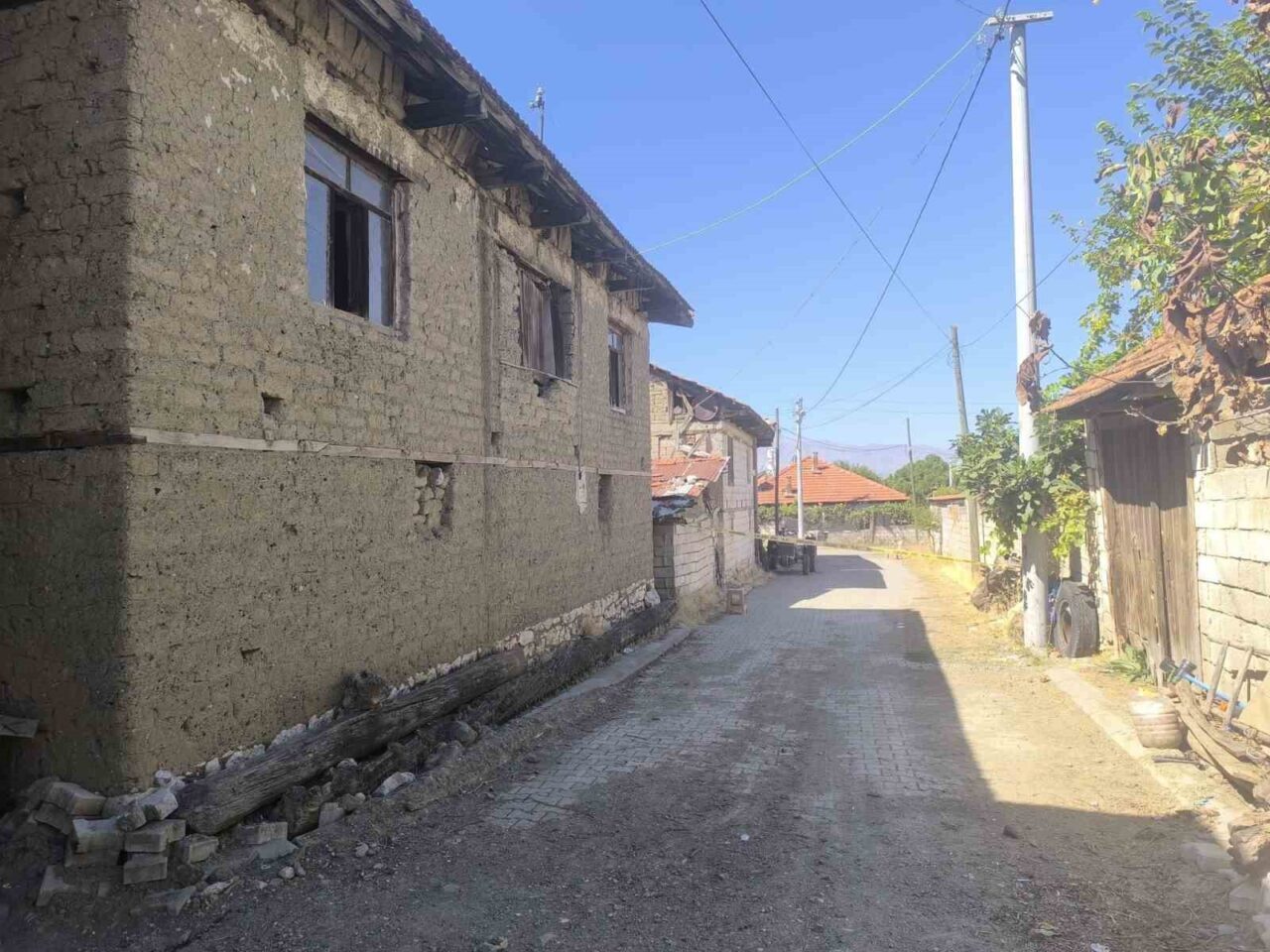 Denizli’nin Acıpayam ilçesine bağlı kırsal mahallede darp edilmiş vaziyette hastaneye