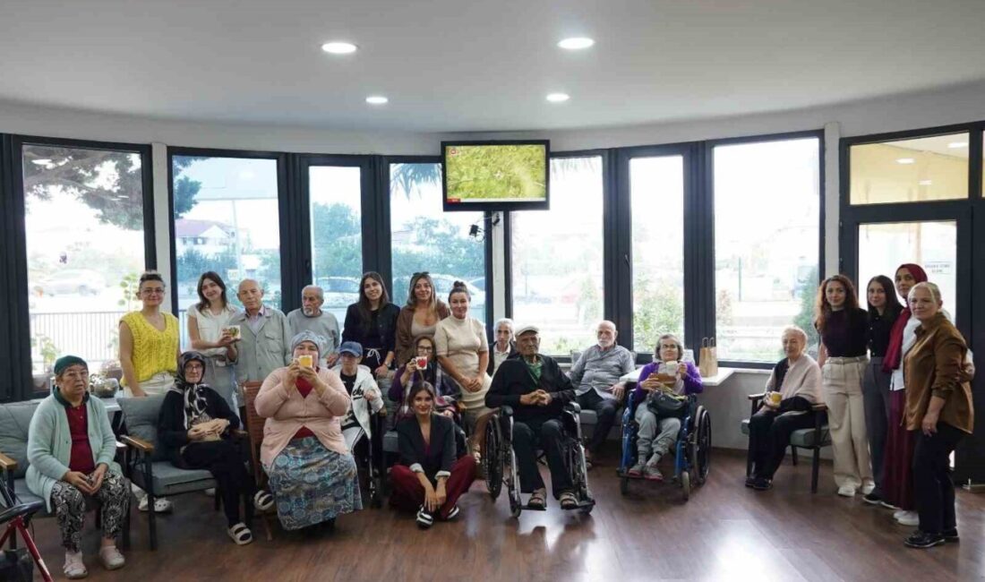 Samsun’un Atakum Belediyesi ekipleri, belediye tarafından düzenlenen çini boyama etkinliğine