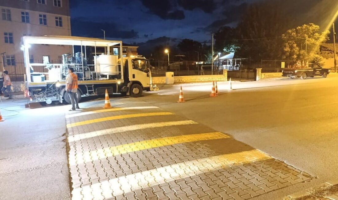 Erzincan’da Zabıta Müdürlüğü ekipleri, yaya ve araç güvenliğini artırmak amacıyla