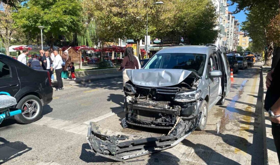 Kastamonu’da hafif ticari araç, yolun karşısına geçmek isteyen yayaya yol