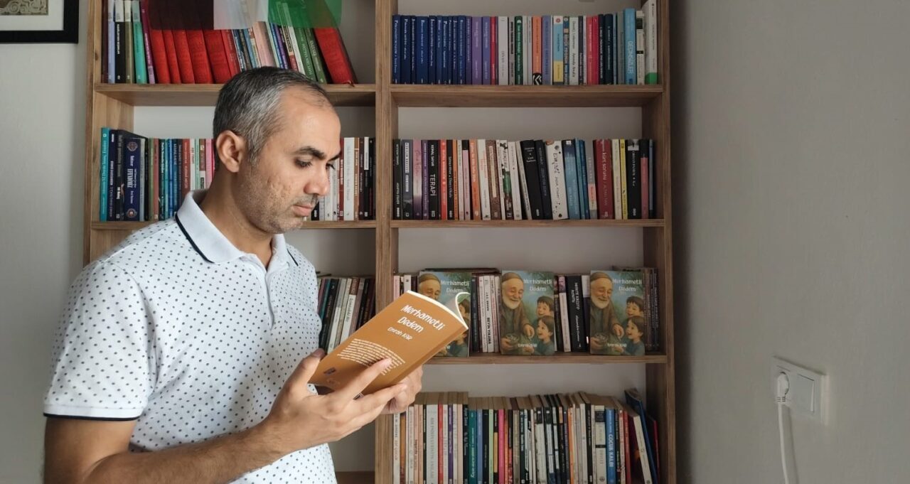 Adıyaman’ın Kahta ilçesinde rehber öğretmenliği yapan Emrah Kar, İsrail’in iki