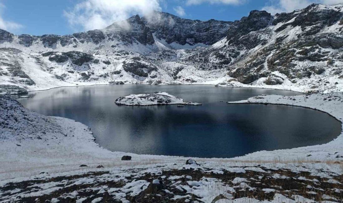 Erzurum’un İspir ilçesi Yedigöller bölgesinde etkili olan kar yağışı sonrası
