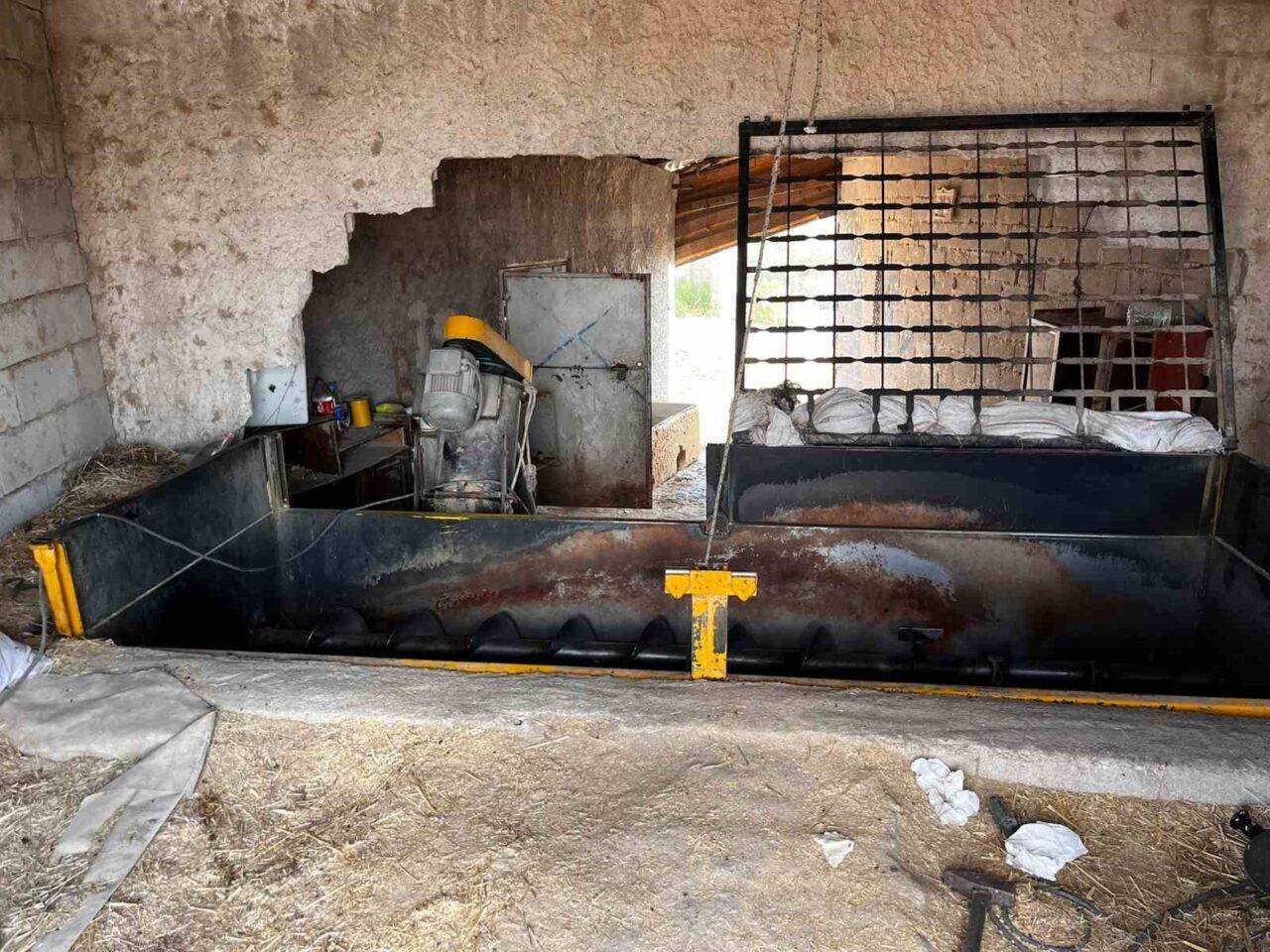 Nevşehir’de yem karma tankına düşen işçi, itfaiye ekiplerinin 1 saatlik