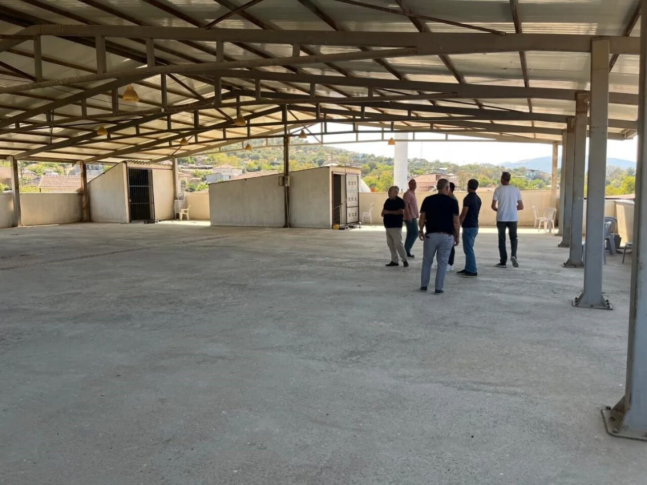 Aydın’ın Yenipazar ilçesi Hamzabali Mahallesi’nde düğün salonu olarak da kullanılan