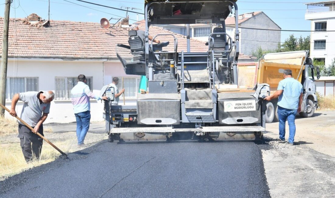 Malatya’nın merkez ilçelerinden Yeşilyurt’ta, belediye ekipleri mahallelerdeki yol sorunlarını tek