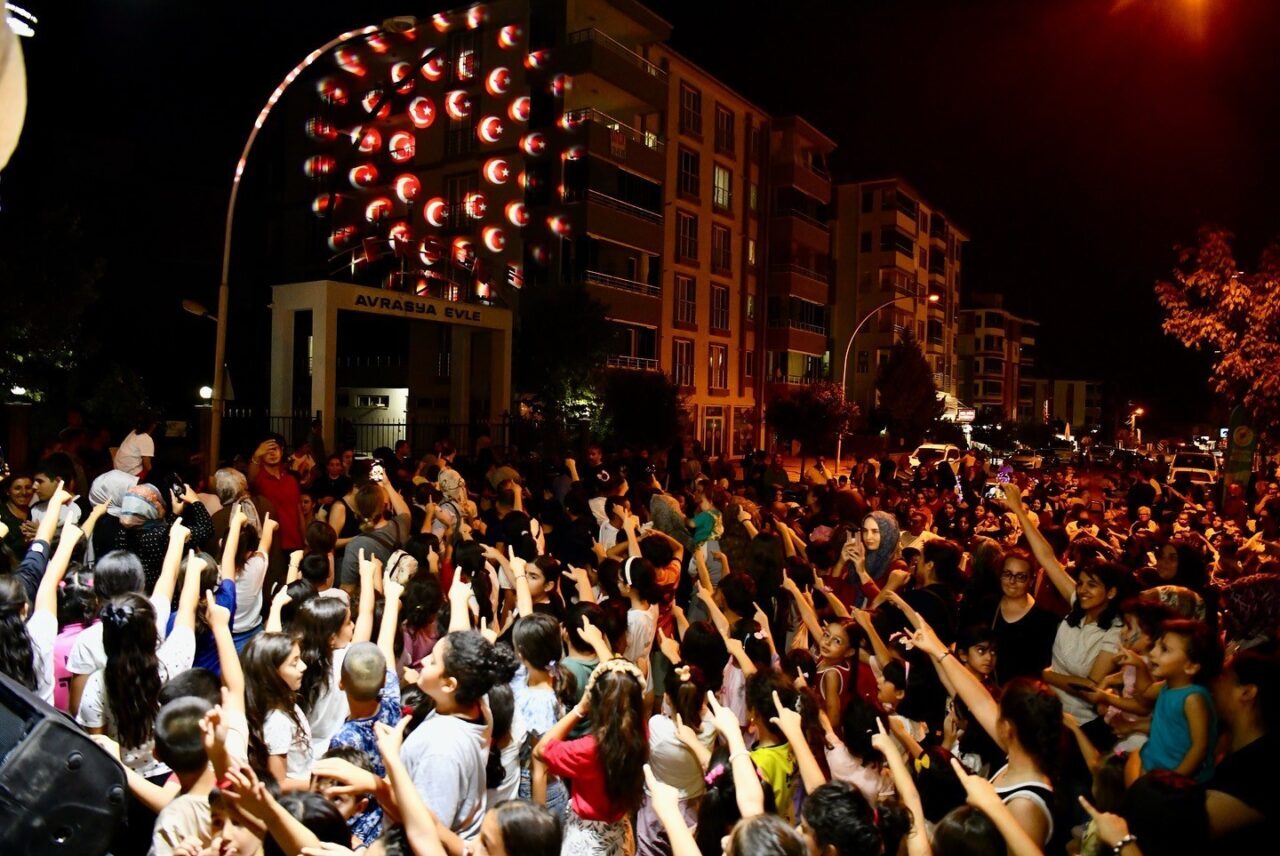 Yeşilyurt Belediyesi tarafından bu yaz ilçede düzenlenen “Yeşilyurt’ta Yaz Akşamları”