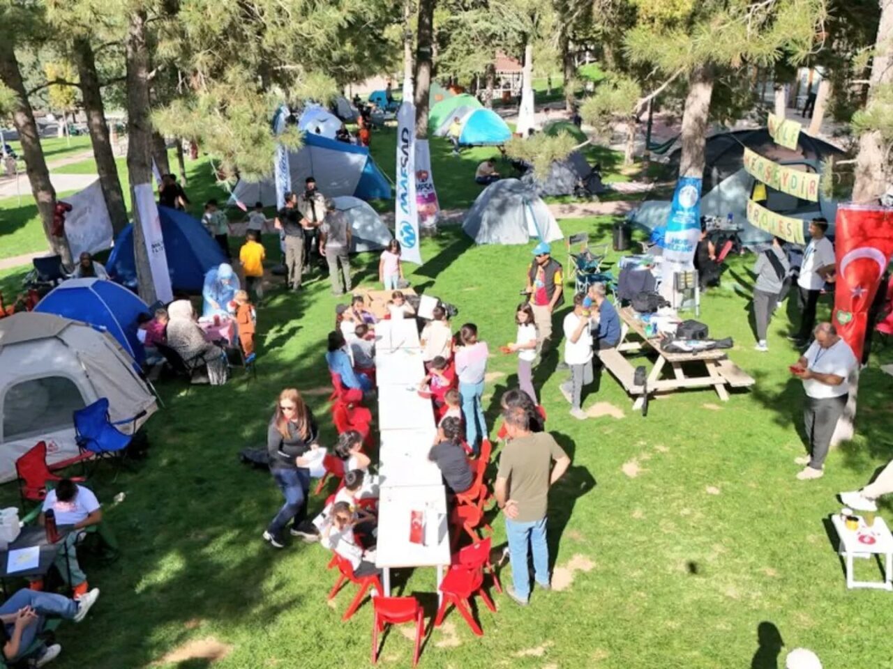 Yeşilyurt Belediyesi’nin Beydağı Tabiat Parkı’nda düzenlediği “Aile Çadır Kampı”, ailelere