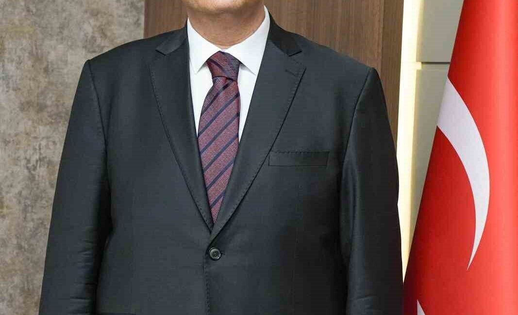 Şehitkamil Belediye Başkanı Umut Yılmaz, üniversiteye kayıt yaptıran öğrencilere bu