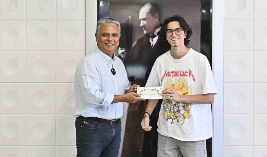 Antalya Muratpaşa Belediye Başkanı Ümit Uysal, belediyenin ücretsiz üniversite hazırlık