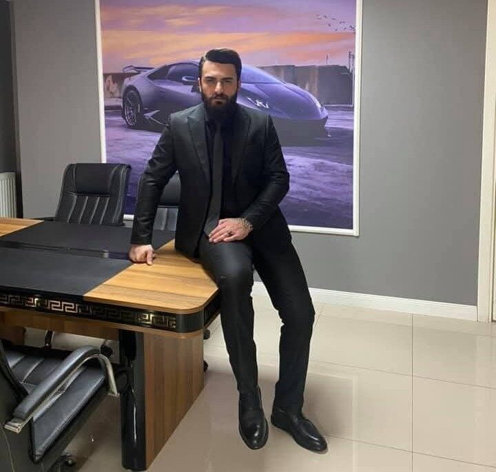 Kocaeli’nin Gebze ilçesinde yol kenarında bir kişi ölü halde bulundu.