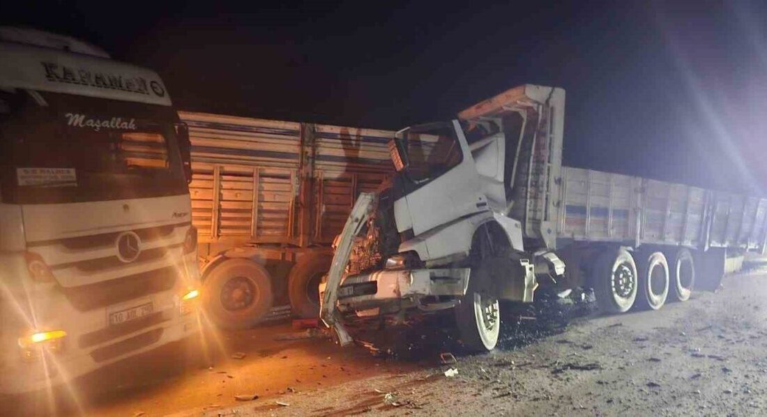 Bilecik’te seyir halindeki bir aracın yol kenarında arızası nedeniyle bekleyen