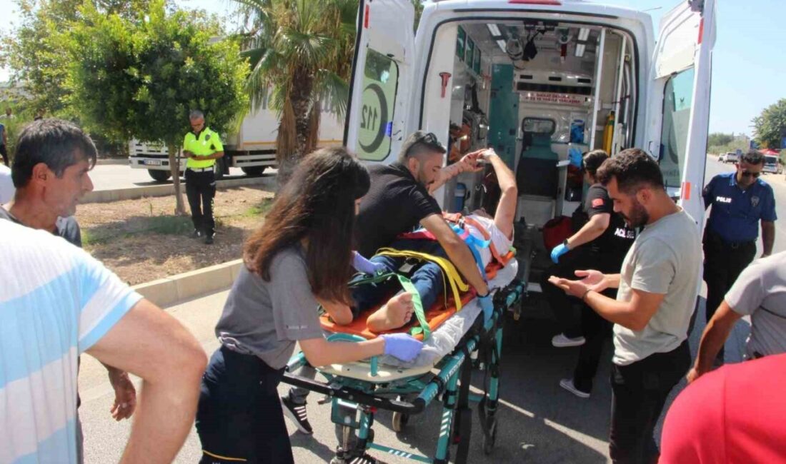 Antalya’nın Kumluca ilçesinde hafif ticari aracın belediyeye ait süpürme aracına