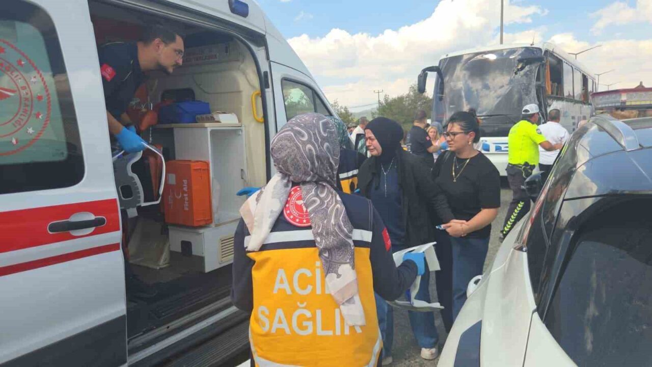 Bursa’nın Orhangazi İlçesinde meydana gelen trafik kazasında yolcu otobüsü, yol