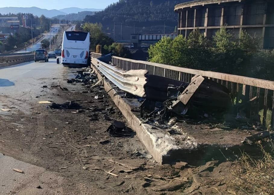 Karabük’te sabah saatlerinde meydana gelen trafik kazasında, yolcu otobüsünün köprü