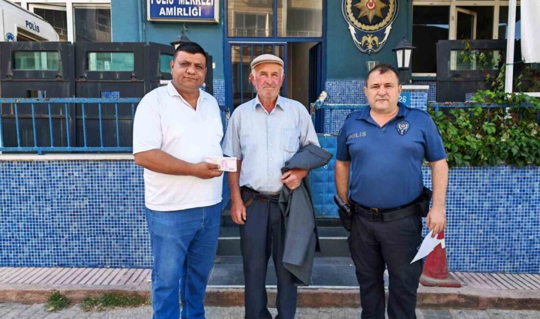 Tekirdağ’ın Malkara ilçesinde bir vatandaş, yolda yürürken bulduğu 11 bin