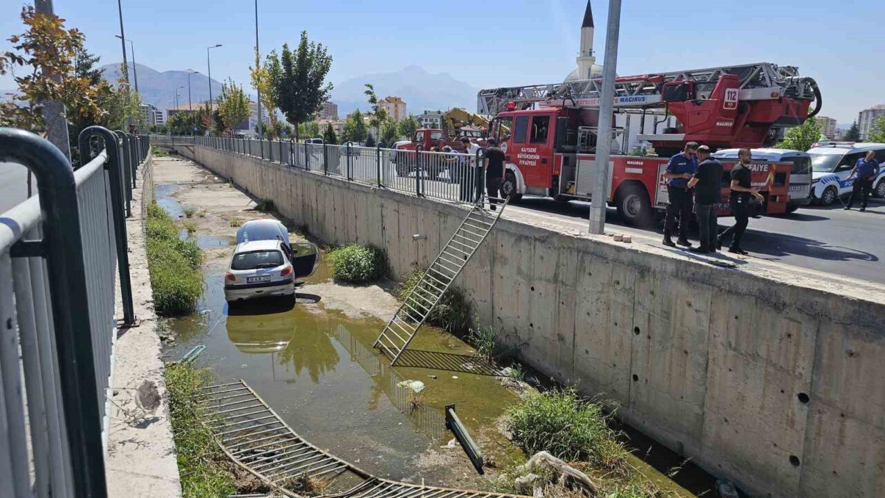 Kayseri’nin Melikgazi ilçesinde yoldan çıkarak sulama kanalına düşen otomobilin kadın