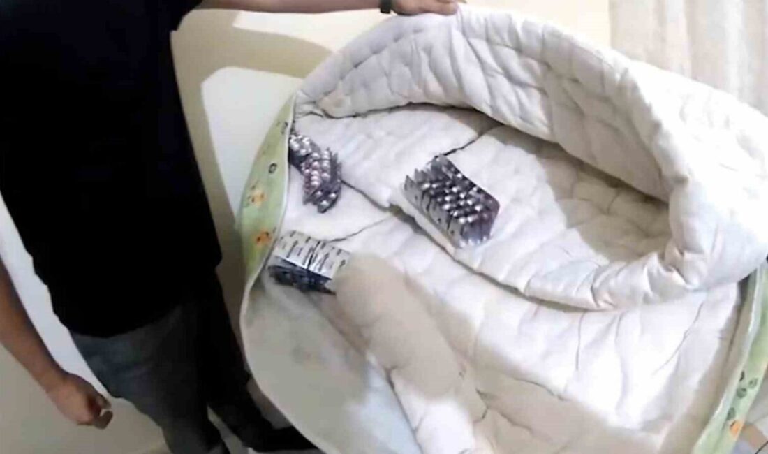 Kırıkkale’de jandarma ekiplerince düzenlenen operasyonda, evde yapılan aramada yorgan arasına