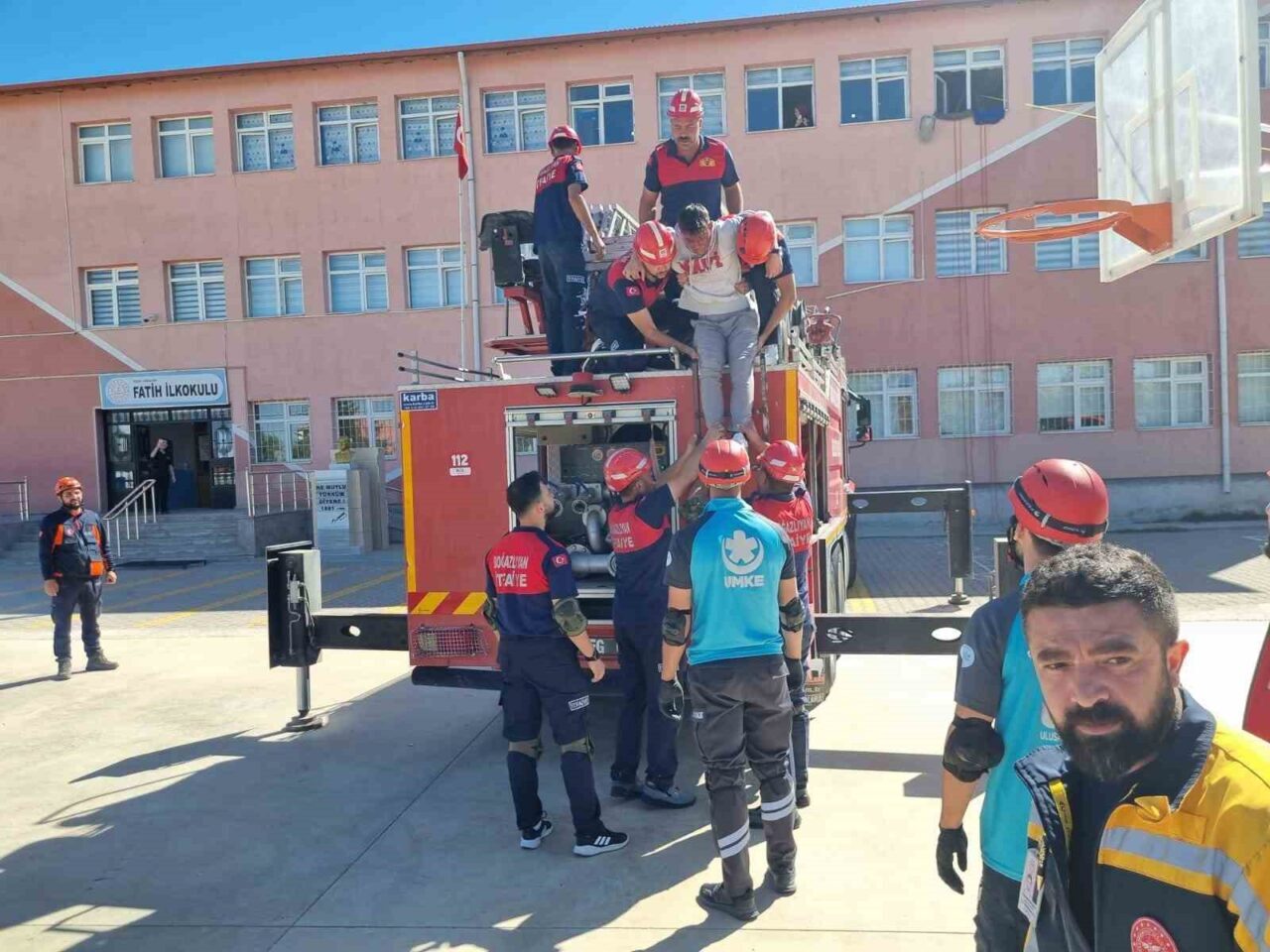 Yozgat’ın Boğazlıyan ilçesinde düzenlenen deprem tatbikatı gerçeği aratmadı. Boğazlıyan’da Yozgat