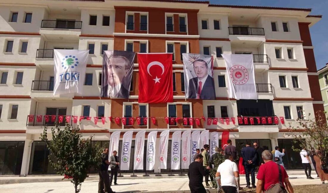 Yozgat’ta yapımı tamamlanan TOKİ konutları anahtar teslim töreni ile hak
