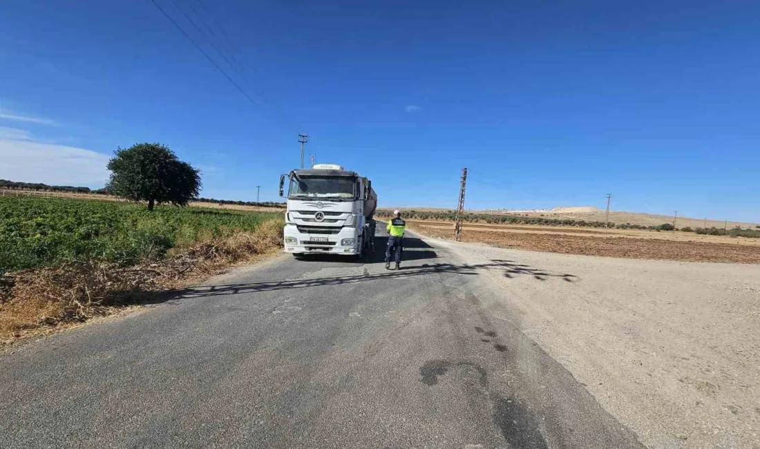 Kilis’te trafik güvenliğinin sağlanması amacıyla jandarma ekipleri yük taşıyan araçlara