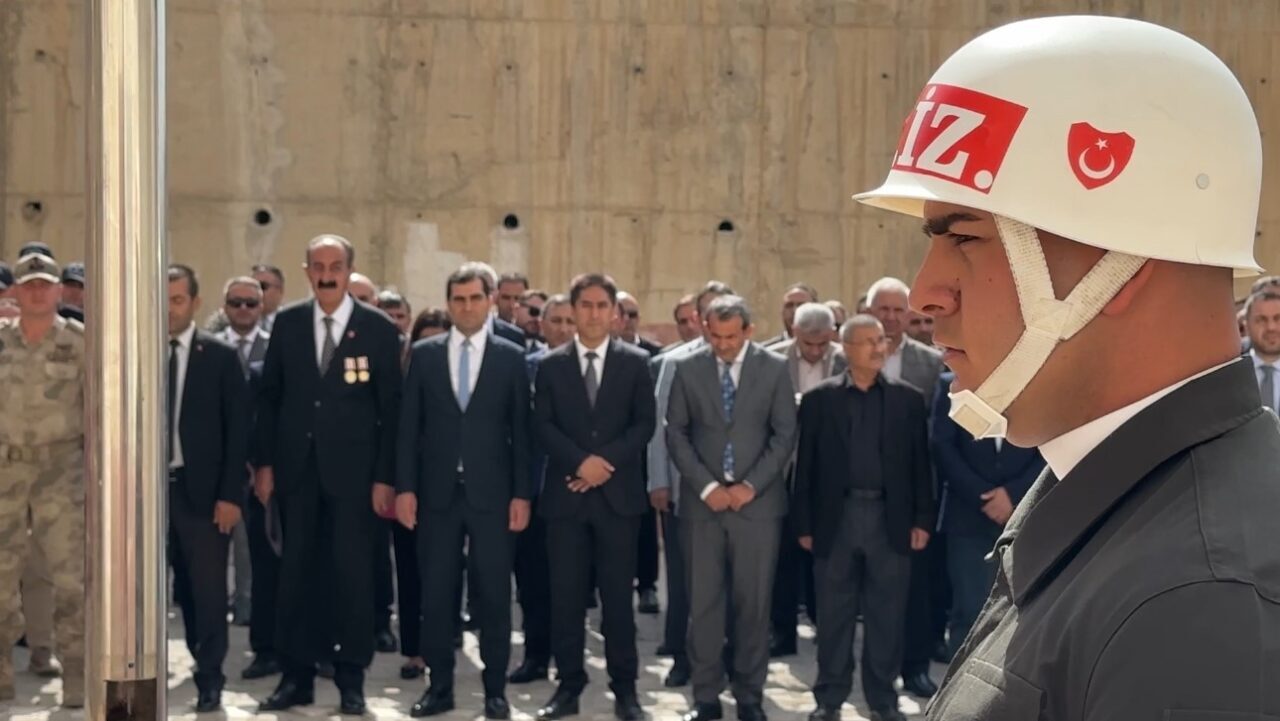 Hakkari’nin Yüksekova ilçesinde 19 Eylül Gaziler Günü törenle kutlandı. Hükümet