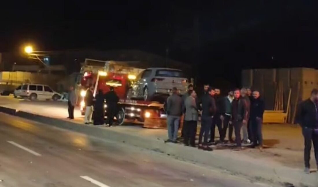 Hakkari’nin Yüksekova ilçesinde iki otomobilin çarpışması sonucu meydana gelen kazada