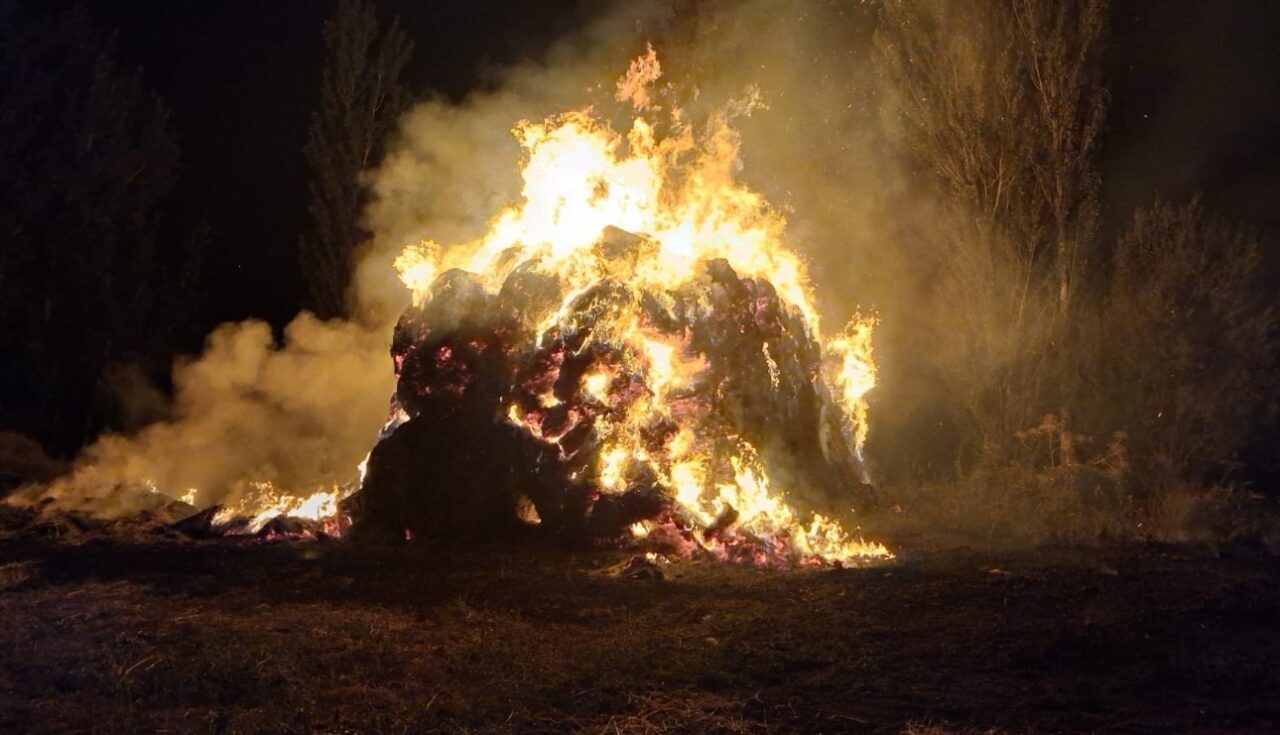 HAKKARİ (İHA) – Hakkari’nin Yüksekova ilçesinde çıkan yangında yaklaşık bin
