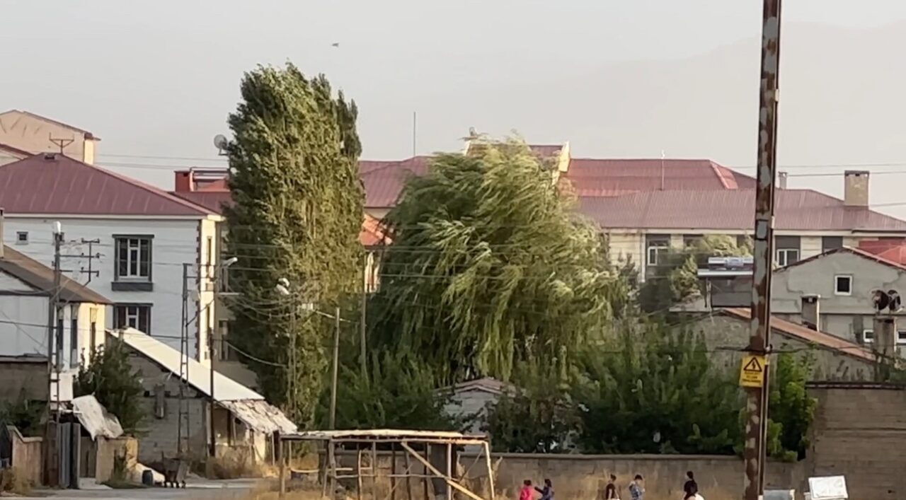 Meteoroloji 14. Bölge Müdürlüğü tarafından yapılan uyarılarının ardından Hakkari’nin Yüksekova