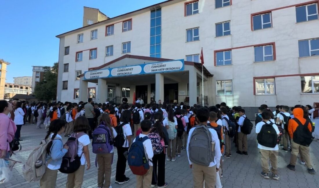 2026 eğitim öğretim yılı ders zilinin çalmasıyla başladı. İlçedeki yaklaşık