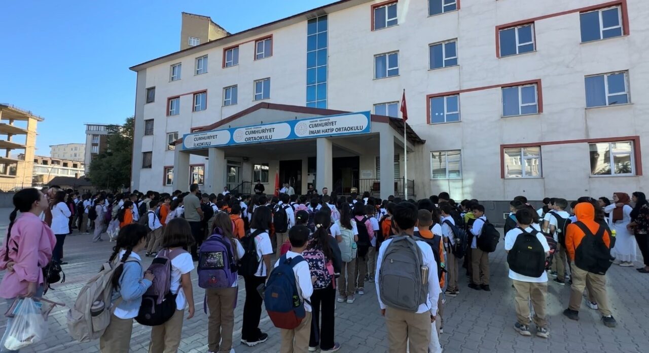 2026 eğitim öğretim yılı ders zilinin çalmasıyla başladı. İlçedeki yaklaşık