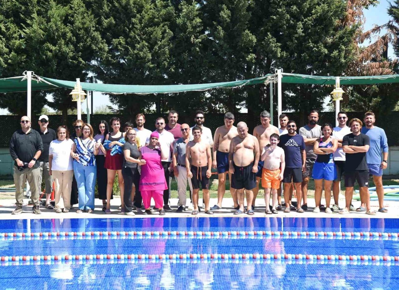 Yunusemre Belediyesi Muradiye Engelsiz Yaşam Merkezi’nde eğitim gören özel bireyler,