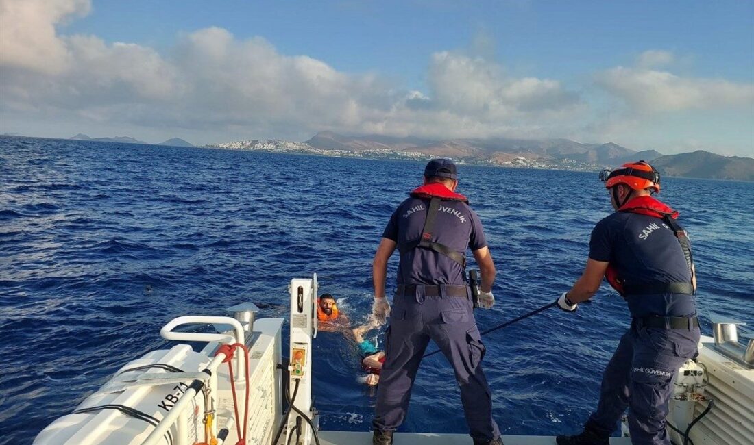 Muğla’nın Bodrum ilçesinden Yunan adalarına yüzerek geçmeye çalışan 5 düzensiz