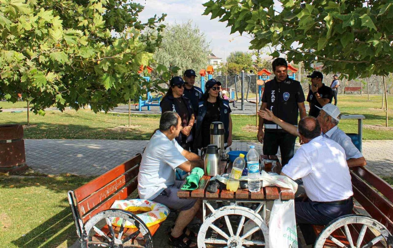 Van Büyükşehir Belediyesi, hafta sonu süresince kentteki Van Gölü kıyısı