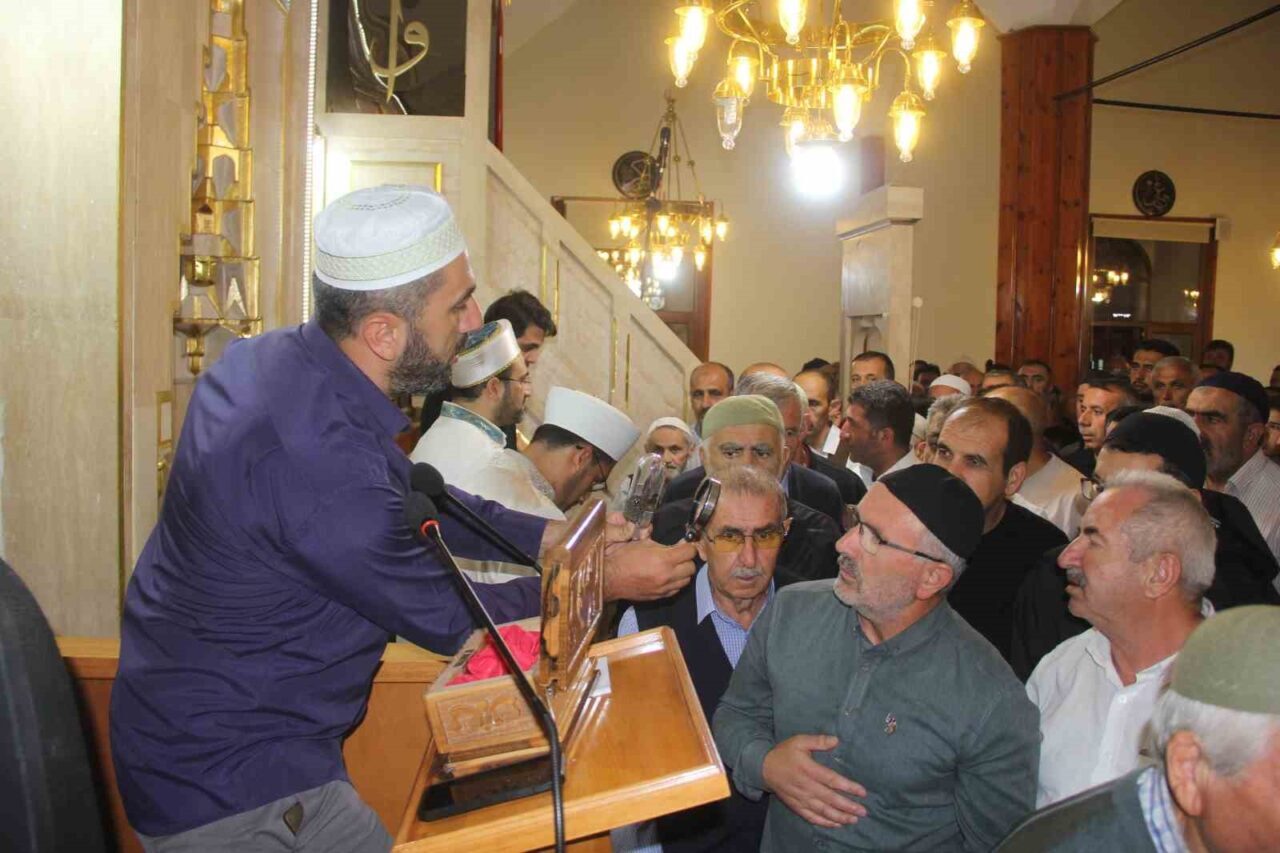 Sivas’ın Zara ilçesinde Mevlit Kandili münasebetiyle dualar edildi, Kur’an-ı Kerim